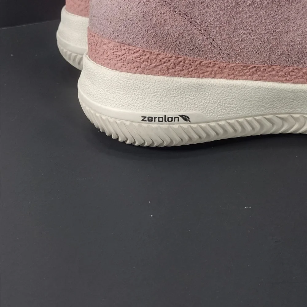 Brandblack Women's Pink Suede Sneakers size 9 pre owned Exellent condition